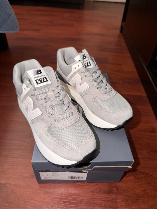 New Balance Shoes - New Balance Gray and White Retro Runner